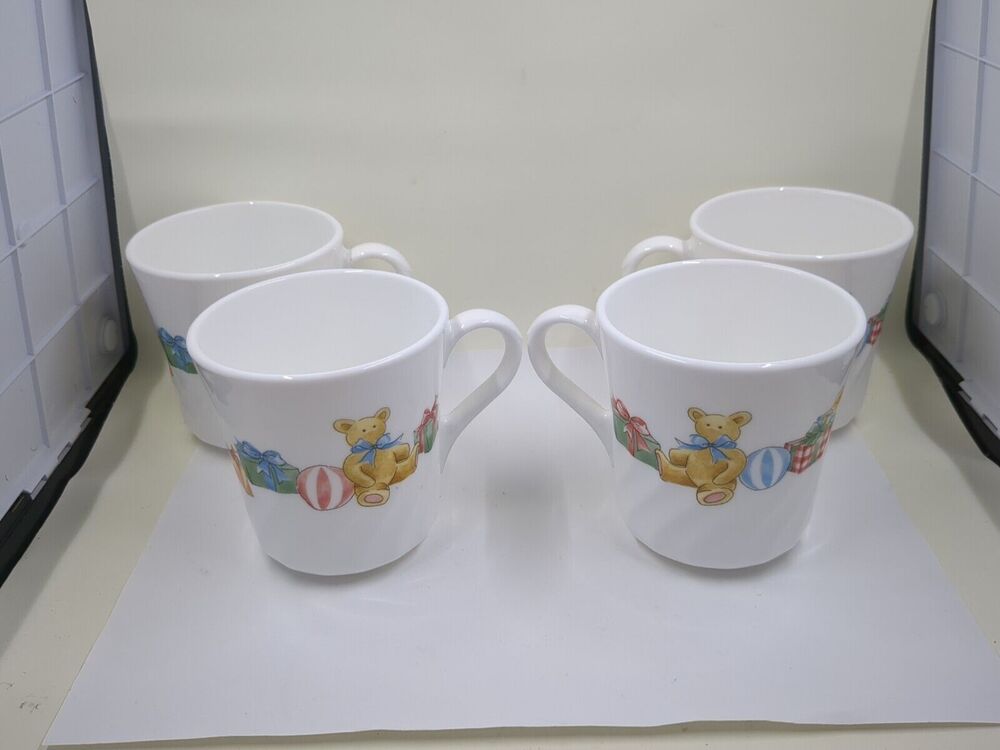 Corning Corelle Swirl HOLIDAY MAGIC Teddy Bear Present Set Of 4 3 1/2" Tea Cups